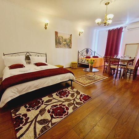 Вілла 5* Royal House Near Unirii Square Клуж-Напока Екстер'єр фото
