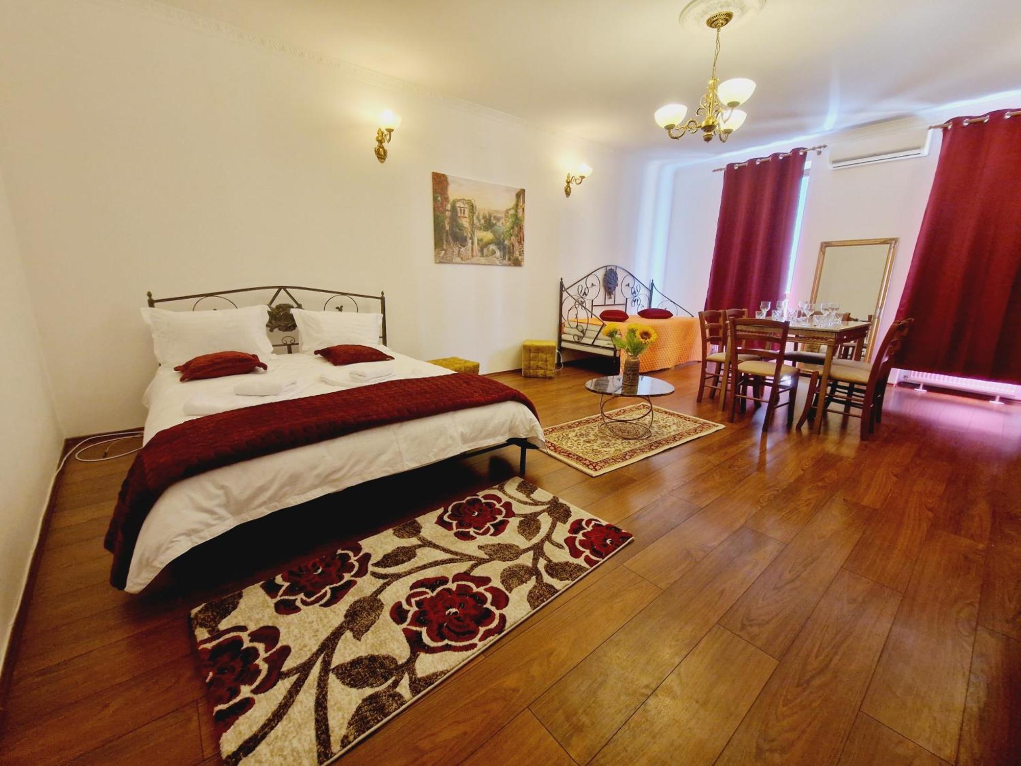 Вілла 5* Royal House Near Unirii Square Клуж-Напока Екстер'єр фото