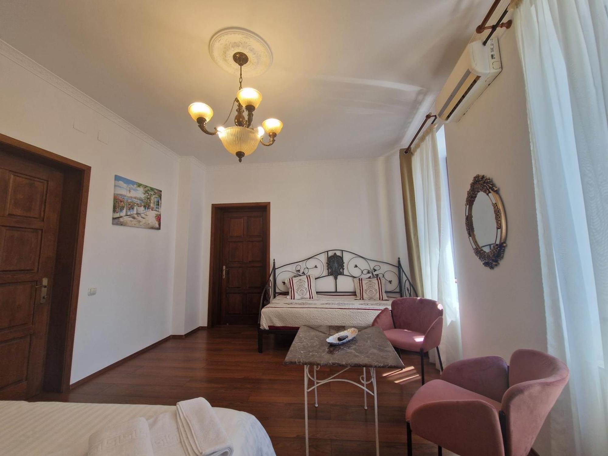 Вілла 5* Royal House Near Unirii Square Клуж-Напока Екстер'єр фото